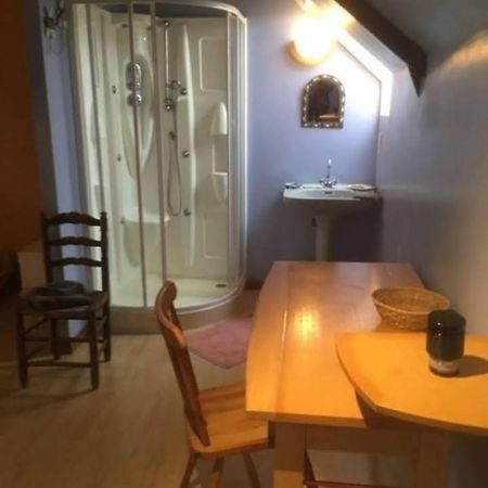 Chambre Chez L'Habitant Rueyres Buitenkant foto