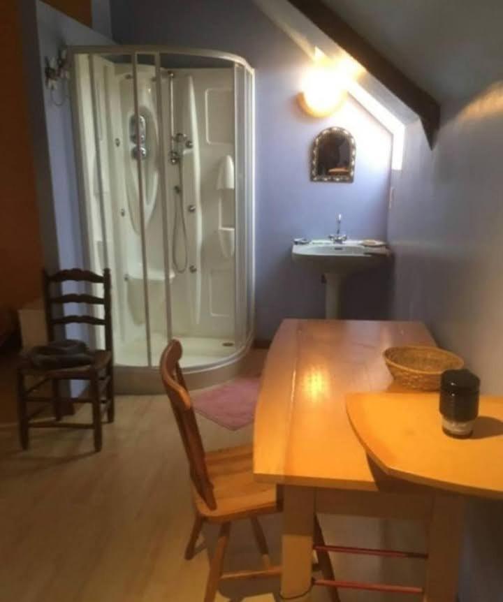 Chambre Chez L'Habitant Rueyres Buitenkant foto